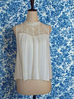 American Eagle Cream Lace Yoke Crinkle Sleeveless Blouse Size X-Small